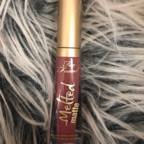 Too faced melted matte lipstick - Picture 2 of 5